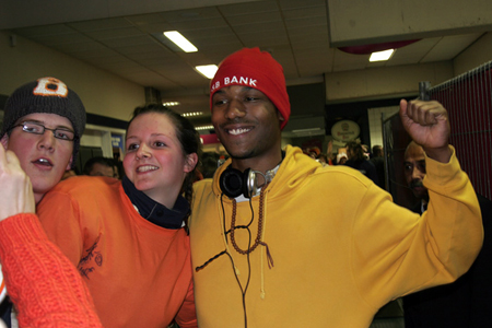 Shani Davis With Dutch Fans